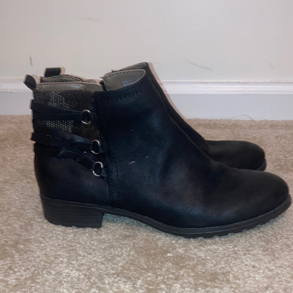 White Mountain ankle booties